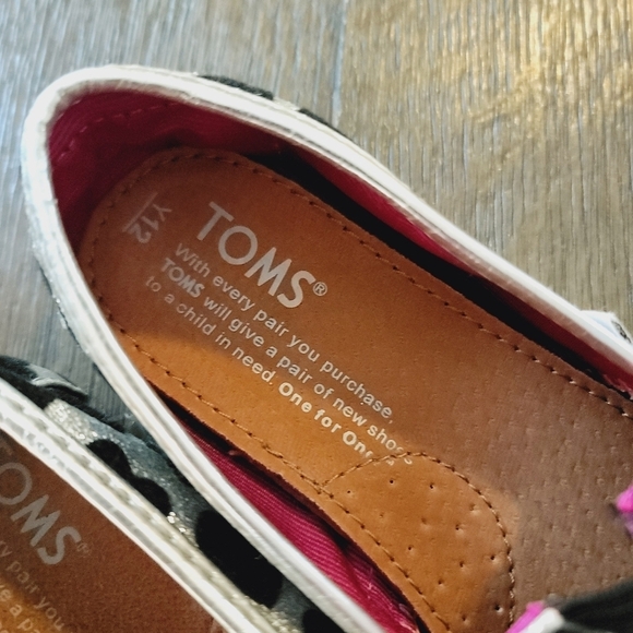 Toms Glitter Heart Shoes 12 - Picture 6 of 6